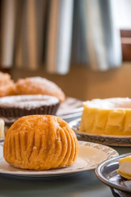 Découvrir les spécialités sucrées de Madère : entre bolo de mel et pastel de nata