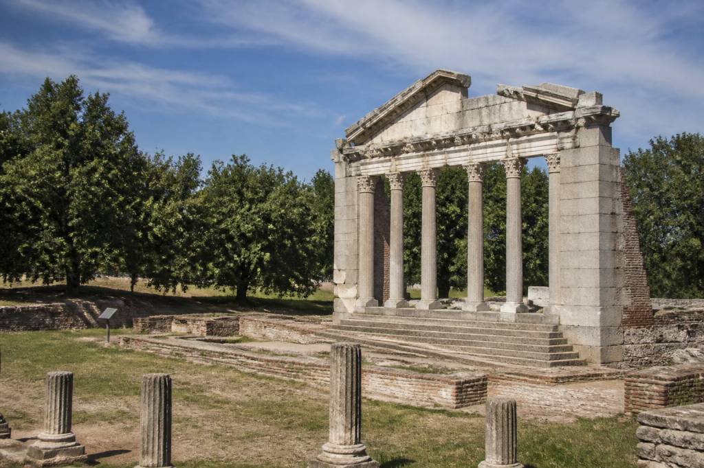 Apollonia en Albanie : visiter le site archéologique et ses trésors antiques