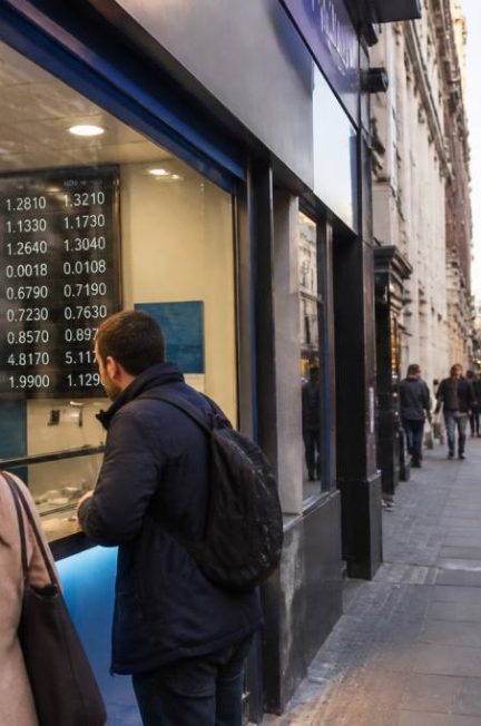 Argent londres : où changer son argent et payer moins de frais