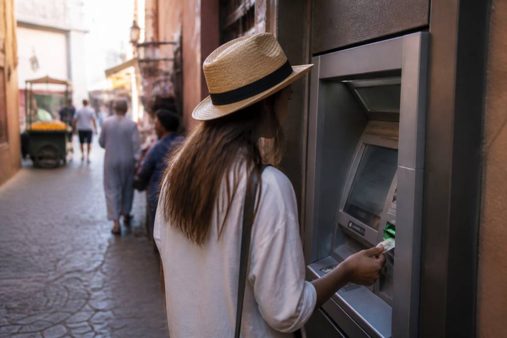 Argent Marrakech : conseils pratiques pour changer, retirer et utiliser son argent au Maroc