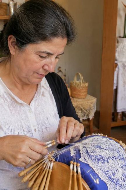 Artisanat madère : les savoir-faire traditionnels et les souvenirs incontournables de l’île