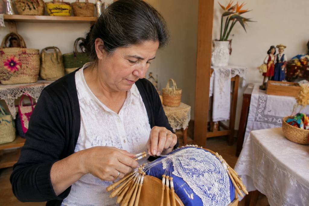 Artisanat madère : les savoir-faire traditionnels et les souvenirs incontournables de l’île