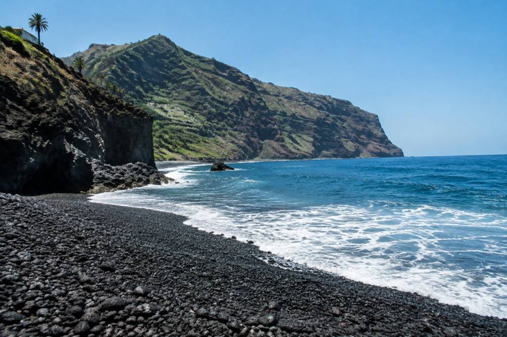 Anse noir à Madère : guide pour découvrir cette plage volcanique