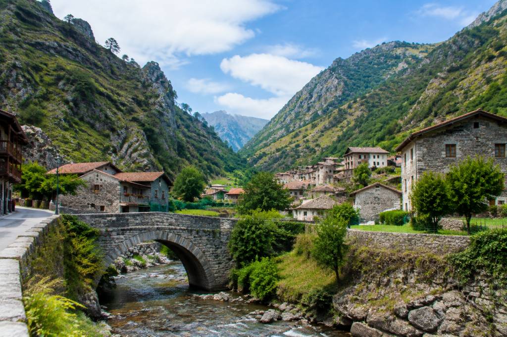 Bulnes : comment découvrir ce village isolé des Asturies en Espagne